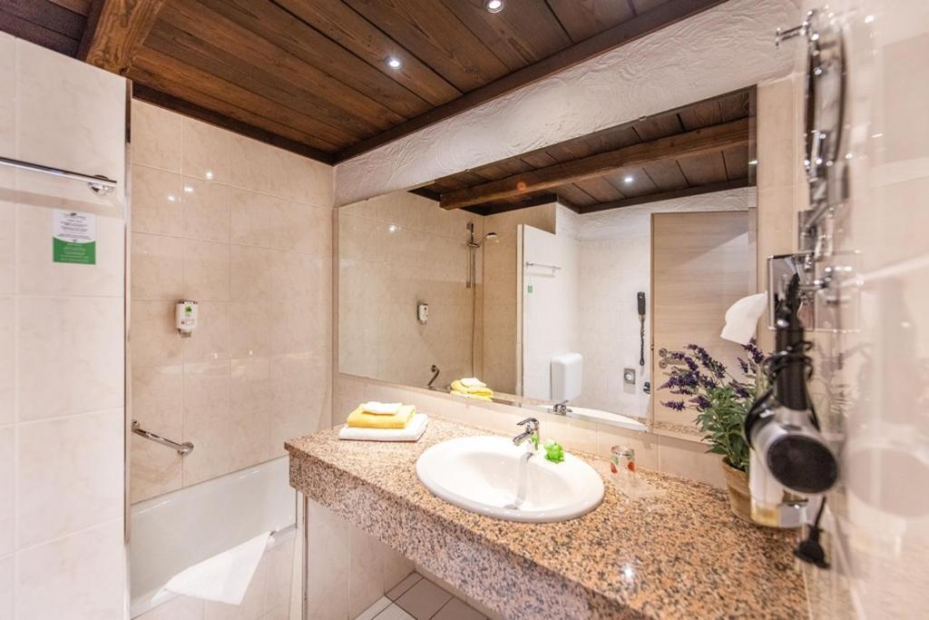 Contel Hotel Κόμπλεντς Εξωτερικό φωτογραφία